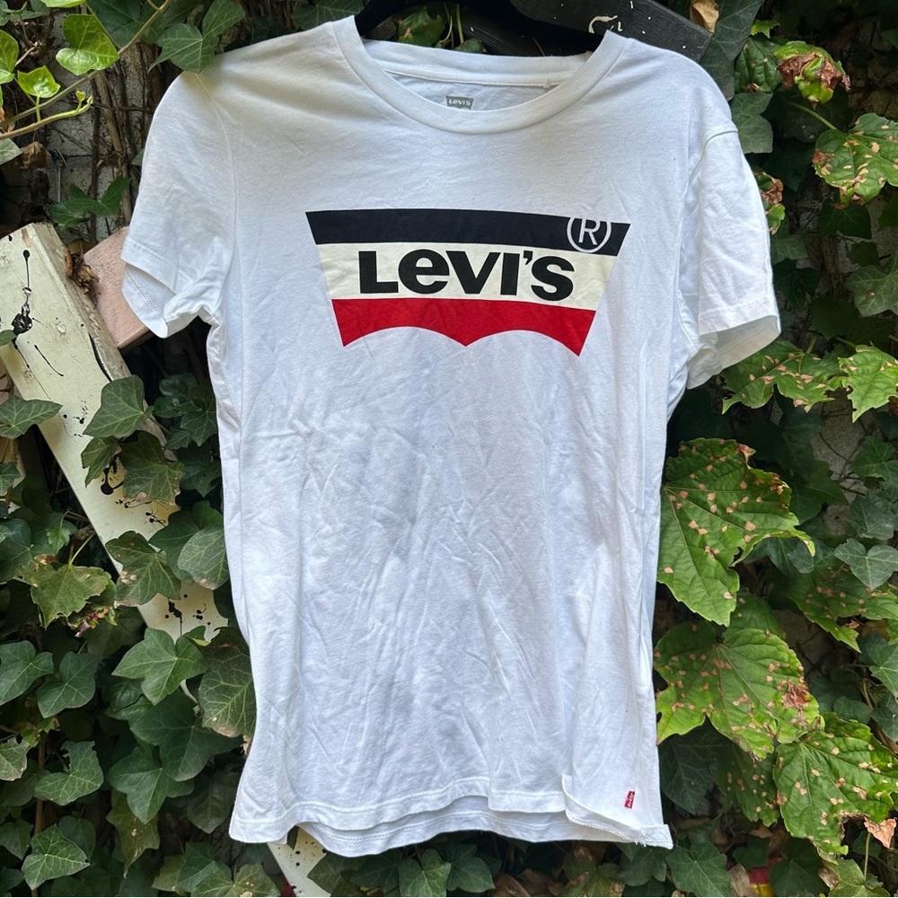 Levi’s logo t-shirt
